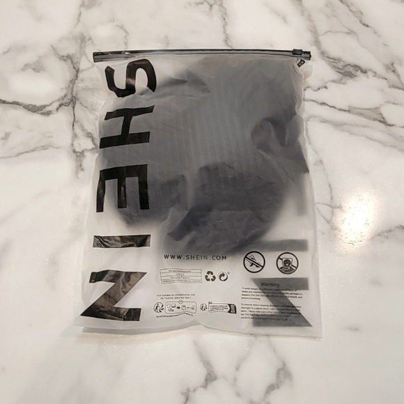 NEW - SHEIN Contrast Dobby Black Mesh Ruffle Trim Velvet Top - Sz 3XL (18) - Picture 7 of 7